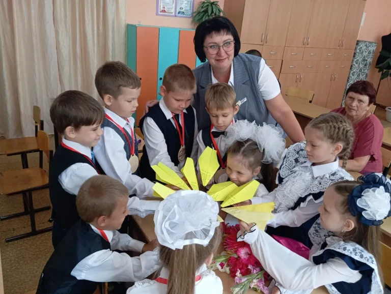 С заботой о будущем: «Амуруголь» вновь помог школьникам начать учебный год