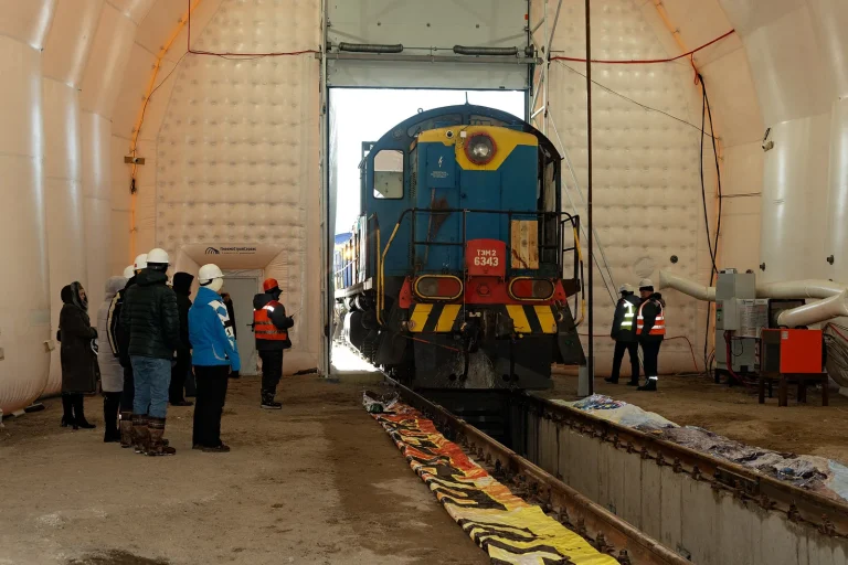 На разрезе «Ерковецкий» введён в эксплуатацию современный пневмокаркасный ангар для технического обслуживания тепловозов