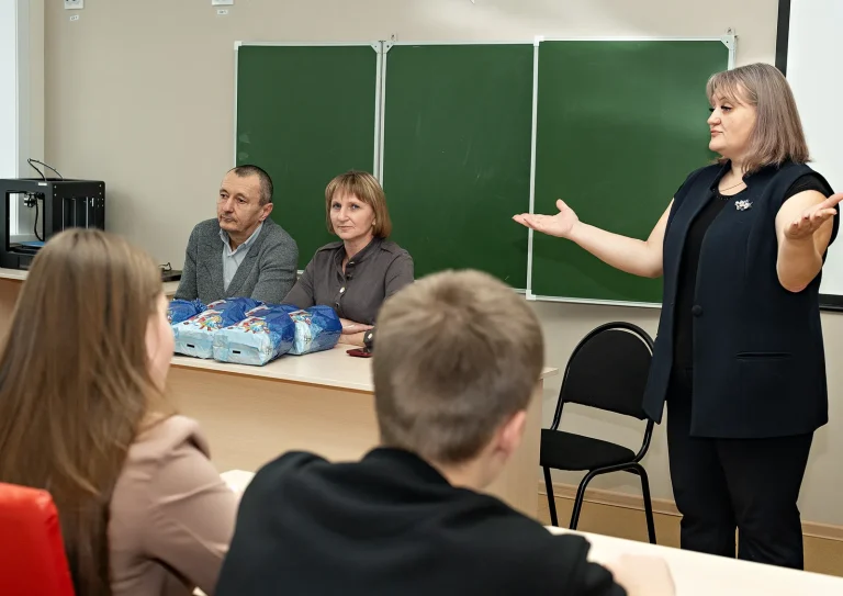 АО «Амурский уголь» развивает профильное образование: в Варваровской школе прошел круглый стол «горняцкого класса»