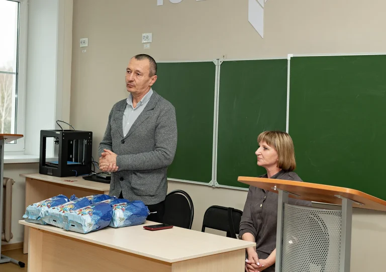 АО «Амурский уголь» развивает профильное образование: в Варваровской школе прошел круглый стол «горняцкого класса»